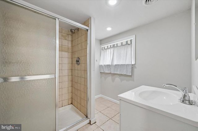 15 VILLAGE DR, Aston, PA 19014