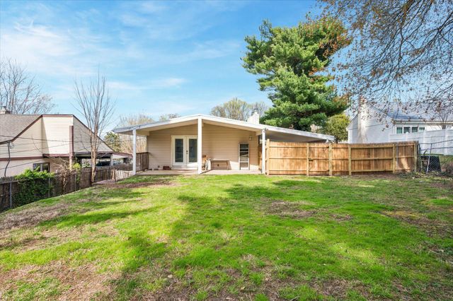 15 VILLAGE DR, Aston, PA 19014