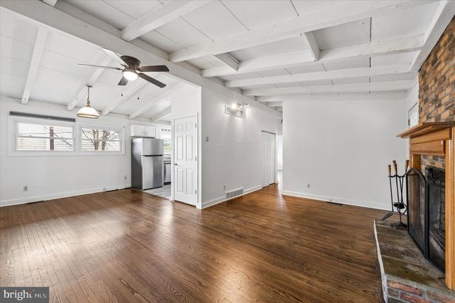 15 VILLAGE DR, Aston, PA 19014