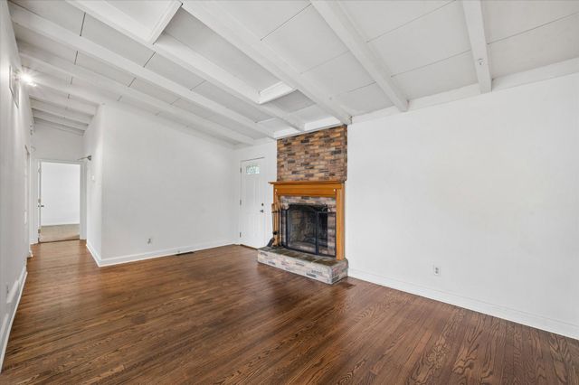 15 VILLAGE DR, Aston, PA 19014