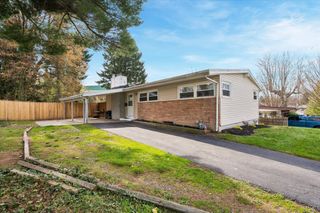 15 VILLAGE DR, Aston, PA 19014