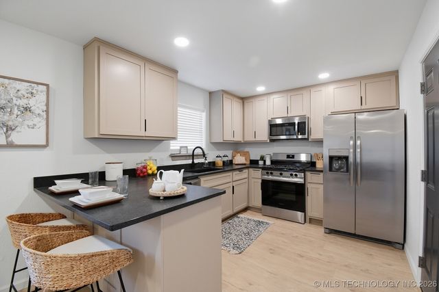 7806 N 121st East Avenue, Owasso, OK 74055