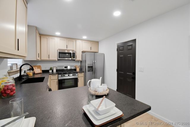 7806 N 121st East Avenue, Owasso, OK 74055