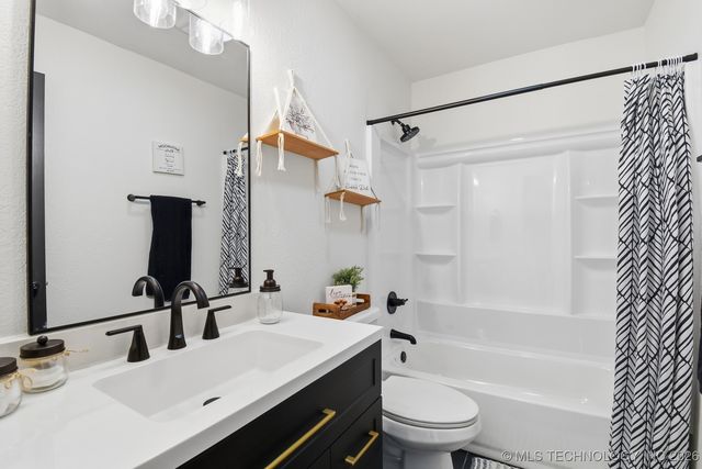 7806 N 121st East Avenue, Owasso, OK 74055