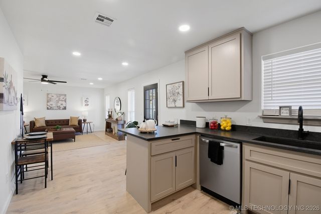 7806 N 121st East Avenue, Owasso, OK 74055