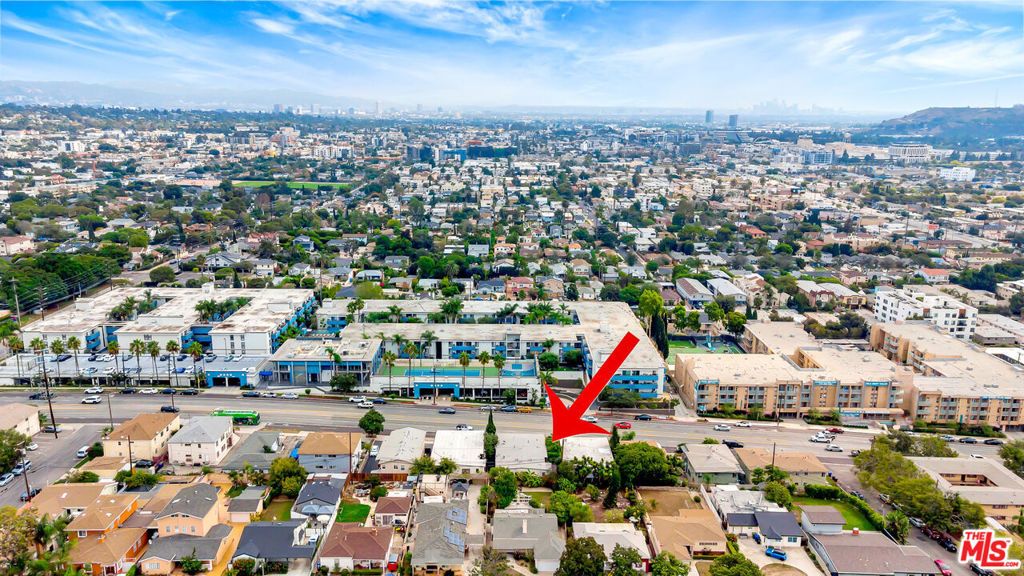 Image 13 of property listing at 3637 S Sepulveda Boulevard, Los Angeles, CA 90034