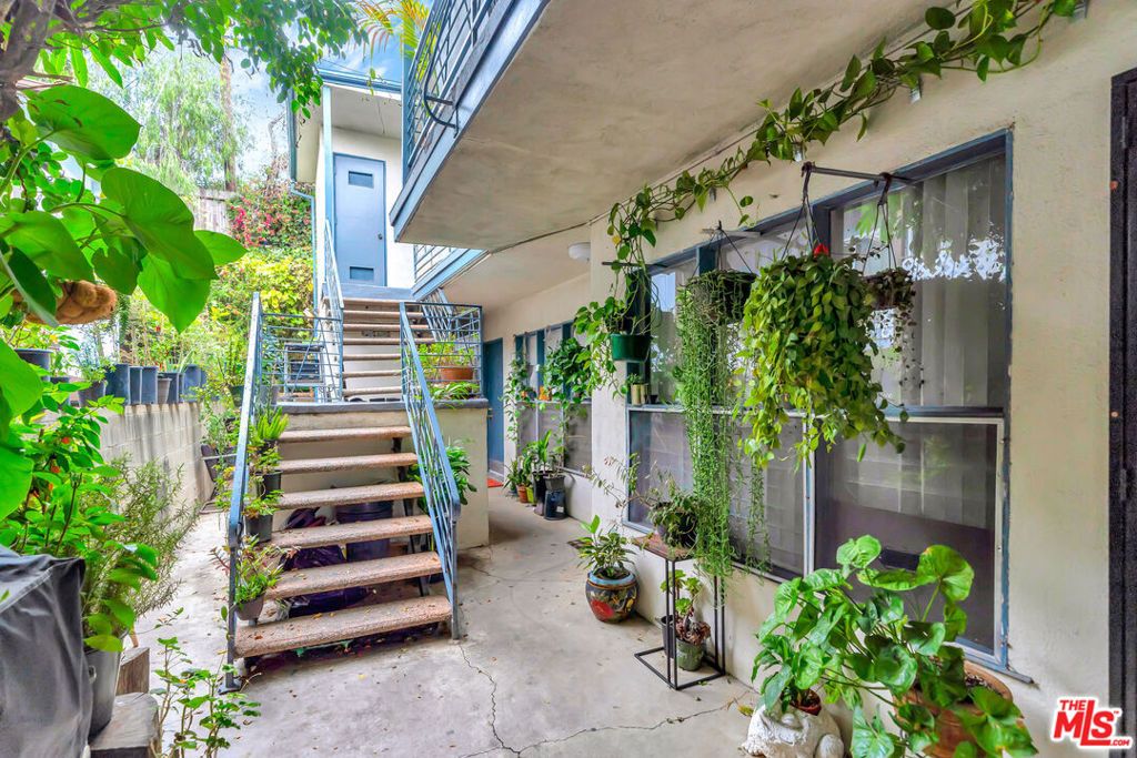 Image 3 of property listing at 3637 S Sepulveda Boulevard, Los Angeles, CA 90034