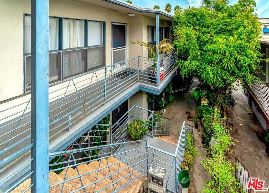 Image 4 of property listing at 3637 S Sepulveda Boulevard, Los Angeles, CA 90034