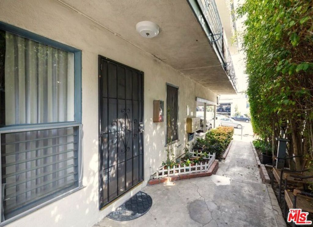 Image 5 of property listing at 3637 S Sepulveda Boulevard, Los Angeles, CA 90034