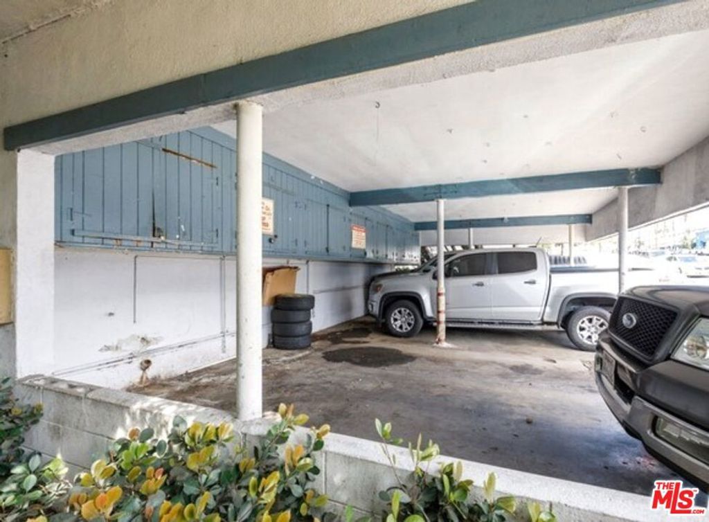 Image 6 of property listing at 3637 S Sepulveda Boulevard, Los Angeles, CA 90034