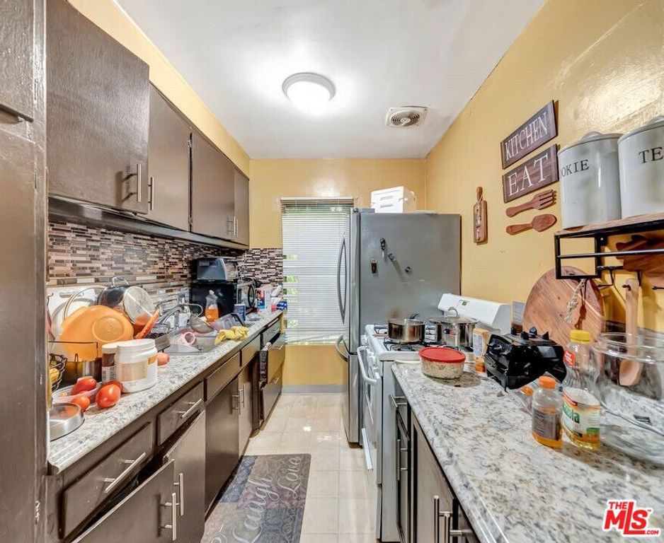Image 8 of property listing at 3637 S Sepulveda Boulevard, Los Angeles, CA 90034