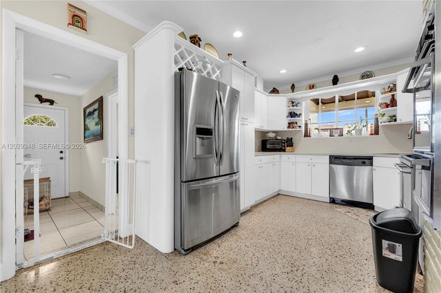 884 W 72nd Pl, Hialeah, FL 33014