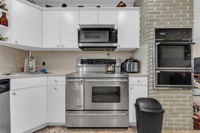 884 W 72nd Pl, Hialeah, FL 33014