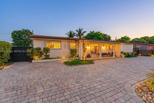 884 W 72nd Pl, Hialeah, FL 33014