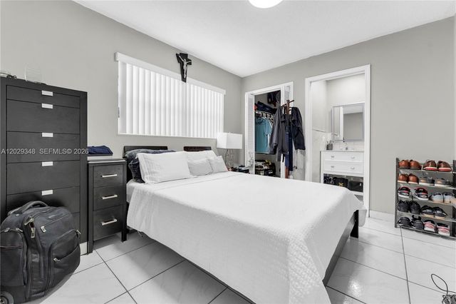 884 W 72nd Pl, Hialeah, FL 33014