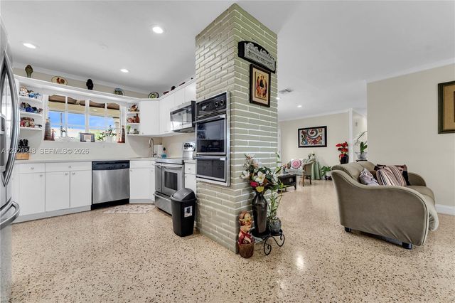 884 W 72nd Pl, Hialeah, FL 33014