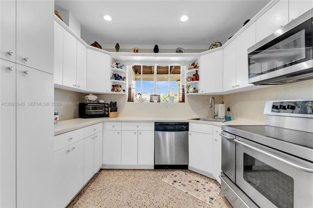 884 W 72nd Pl, Hialeah, FL 33014