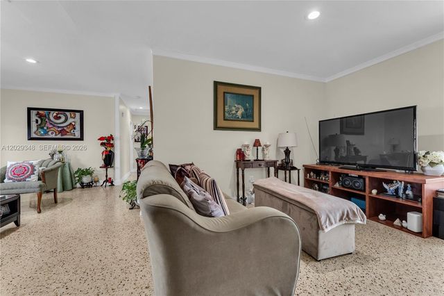 884 W 72nd Pl, Hialeah, FL 33014