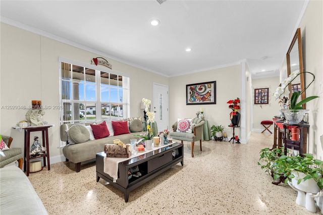 884 W 72nd Pl, Hialeah, FL 33014