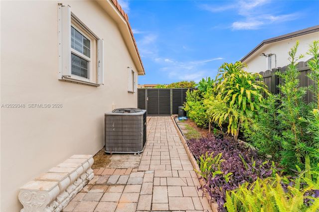 884 W 72nd Pl, Hialeah, FL 33014