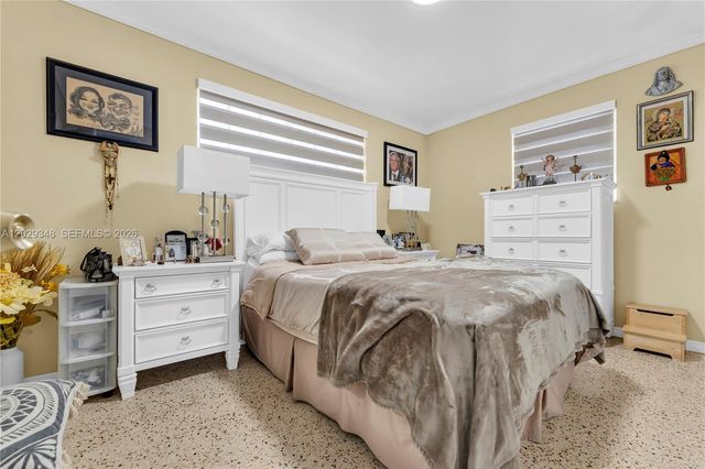 884 W 72nd Pl, Hialeah, FL 33014