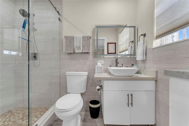 884 W 72nd Pl, Hialeah, FL 33014