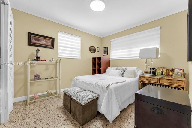 884 W 72nd Pl, Hialeah, FL 33014