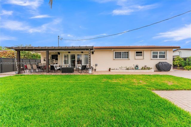 884 W 72nd Pl, Hialeah, FL 33014