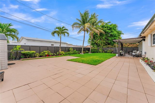 884 W 72nd Pl, Hialeah, FL 33014