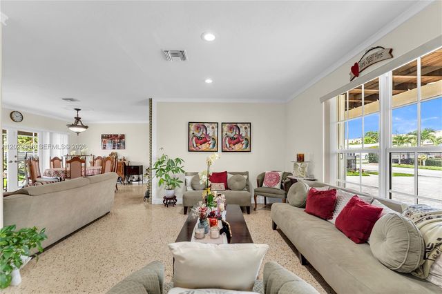 884 W 72nd Pl, Hialeah, FL 33014
