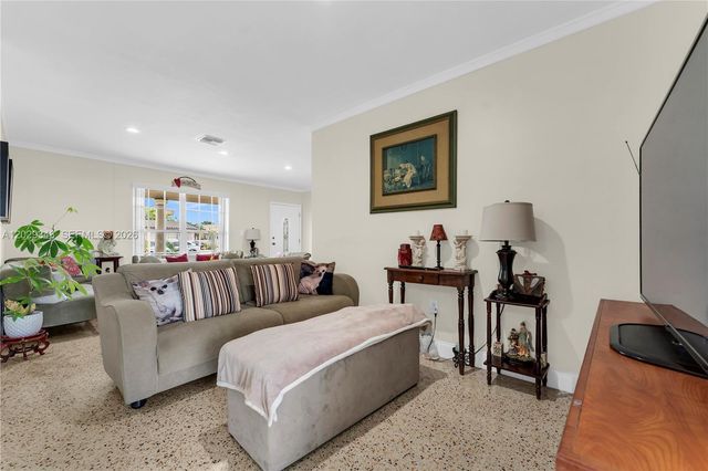 884 W 72nd Pl, Hialeah, FL 33014