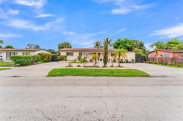 884 W 72nd Pl, Hialeah, FL 33014