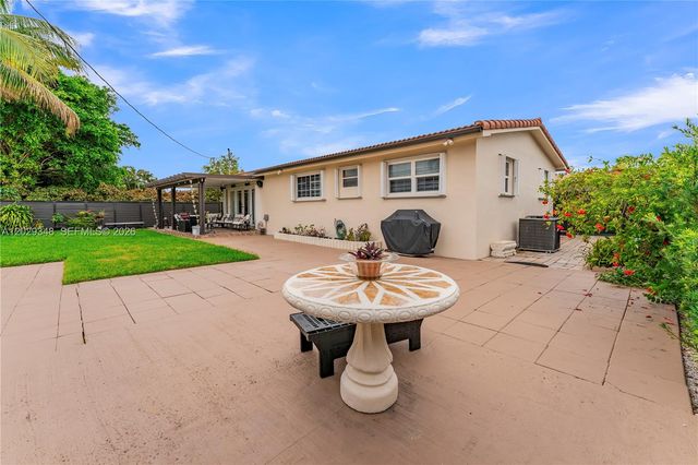 884 W 72nd Pl, Hialeah, FL 33014