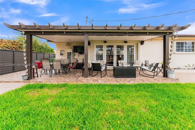 884 W 72nd Pl, Hialeah, FL 33014