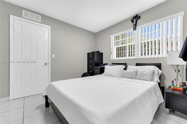 884 W 72nd Pl, Hialeah, FL 33014