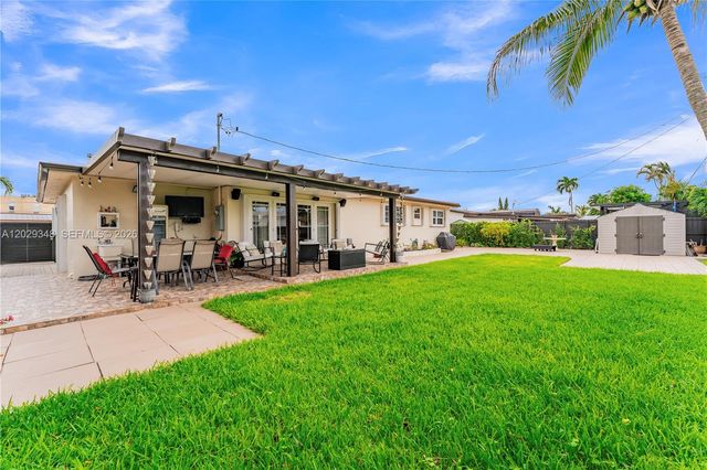 884 W 72nd Pl, Hialeah, FL 33014