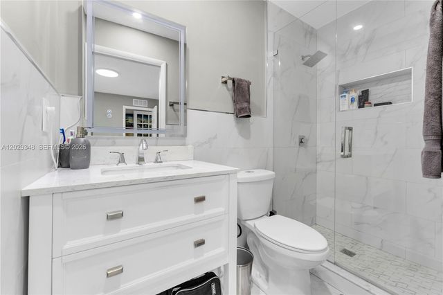 884 W 72nd Pl, Hialeah, FL 33014