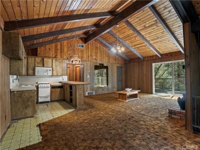 1155 Chateau Dr, Crestline, CA 92325