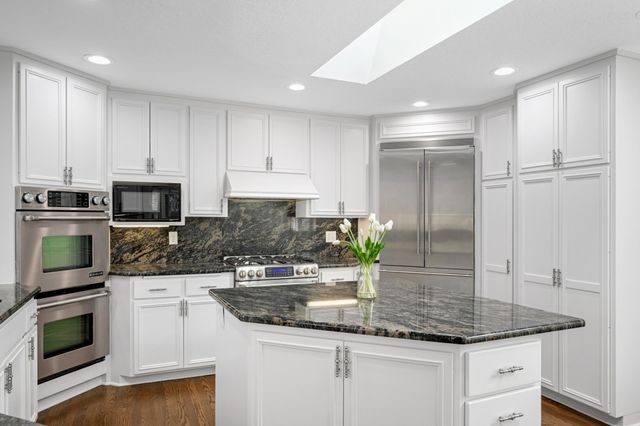 7798 Lochmere Terrace, Edina, MN 55439