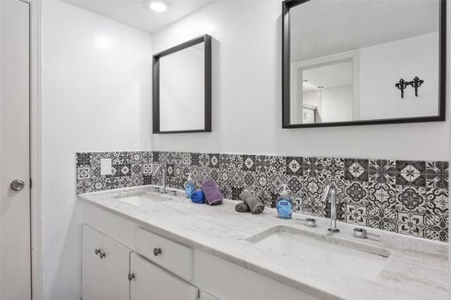 5881 Preston View Boulevard 215, Dallas, TX 75240