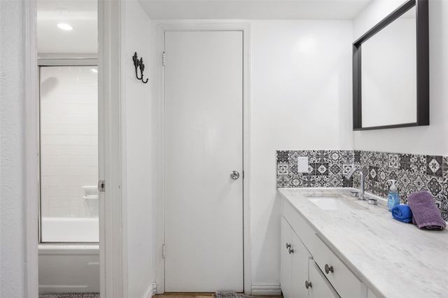 5881 Preston View Boulevard 215, Dallas, TX 75240