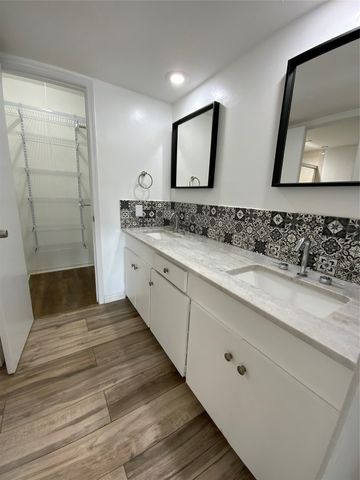 5881 Preston View Boulevard 215, Dallas, TX 75240