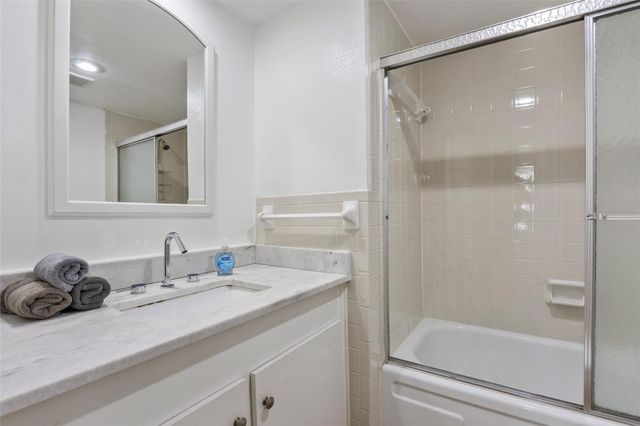 5881 Preston View Boulevard 215, Dallas, TX 75240