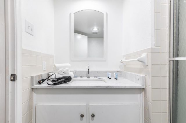 5881 Preston View Boulevard 215, Dallas, TX 75240