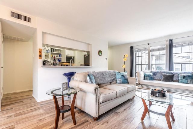 5881 Preston View Boulevard 215, Dallas, TX 75240