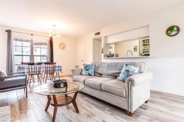 5881 Preston View Boulevard 215, Dallas, TX 75240