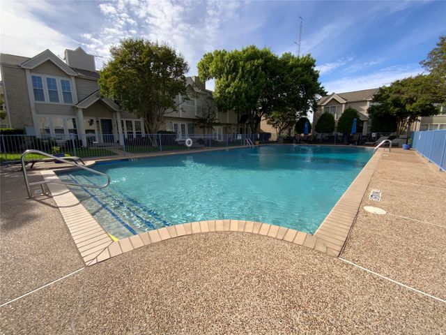 5881 Preston View Boulevard 215, Dallas, TX 75240