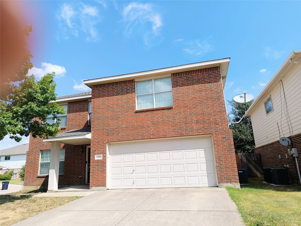 4901 Thorn Hollow Drive, Fort Worth, TX 76244