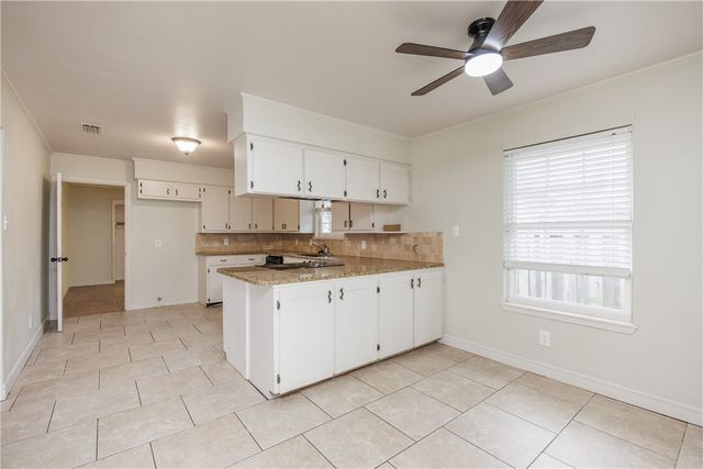 6702 Sahara Dr, Corpus Christi, TX 78412