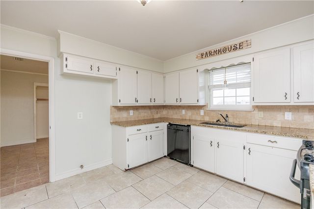 6702 Sahara Dr, Corpus Christi, TX 78412